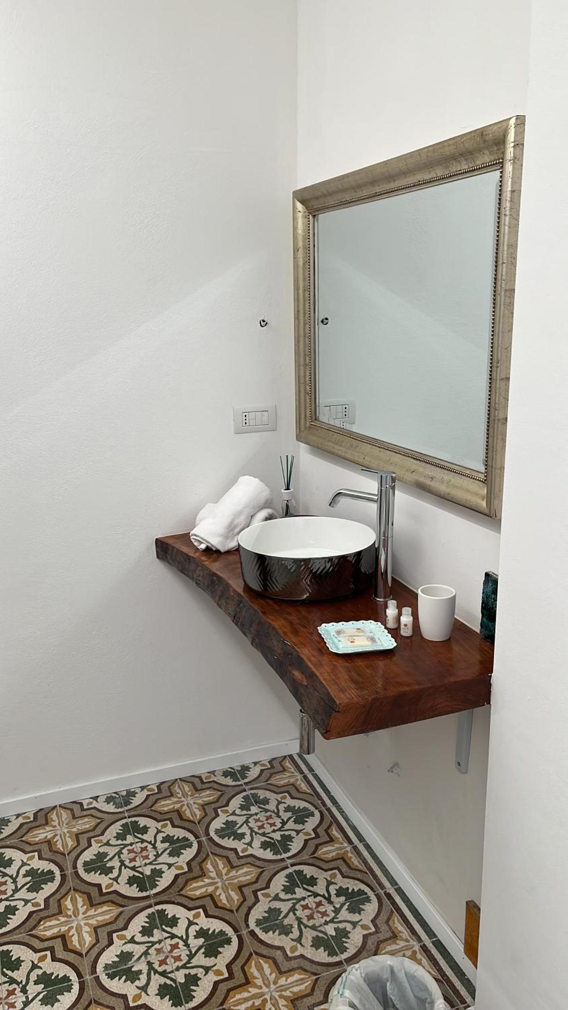 Rosarias Rooms Manfredonia Eksteriør bilde